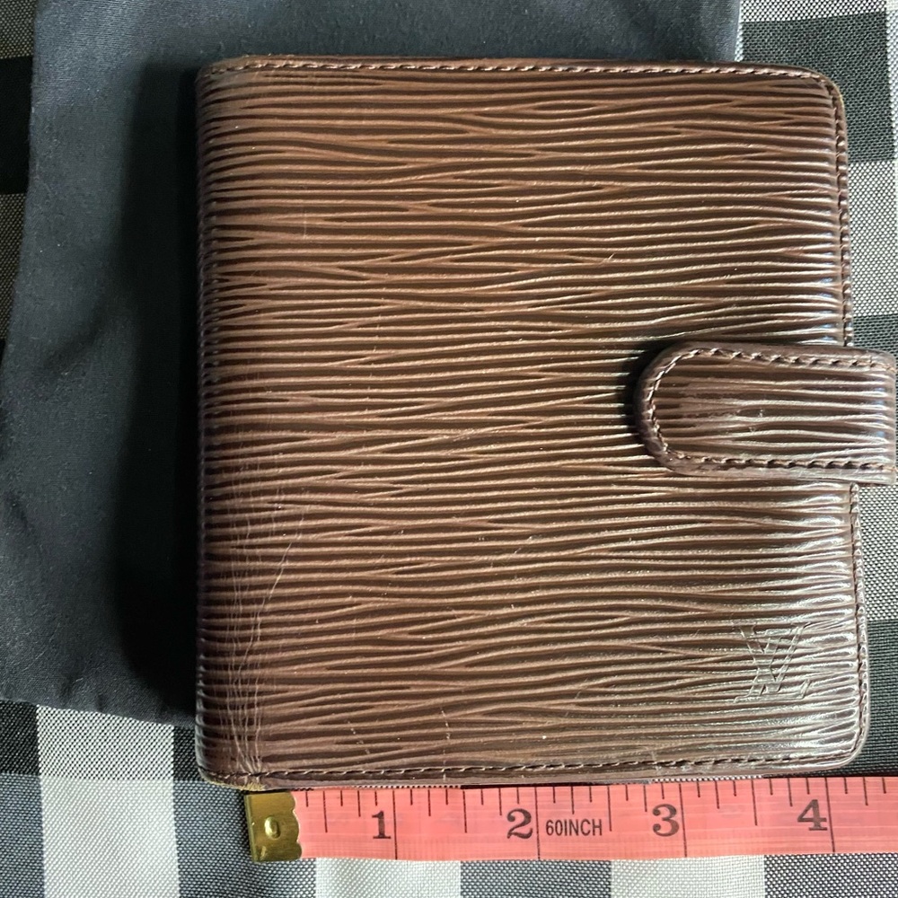 LV Epi Mens Bifold Snap Wallet